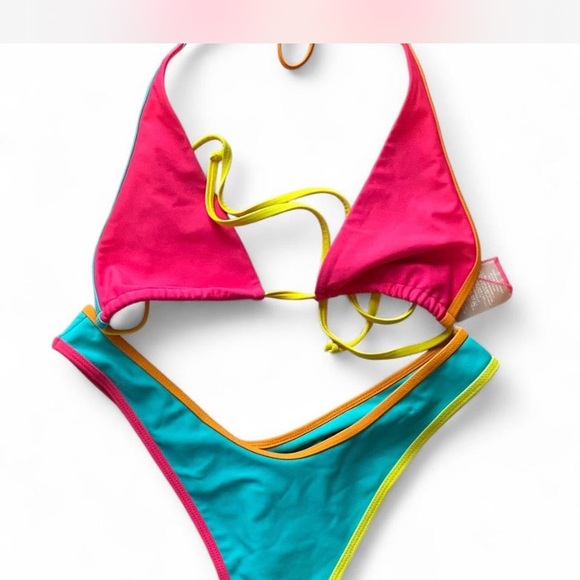 Kulani Kini Bikini - Picture 2 of 4